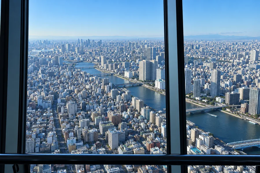 Vista panoramica di Tokyo e del fiume Sumida dal Tembo Deck